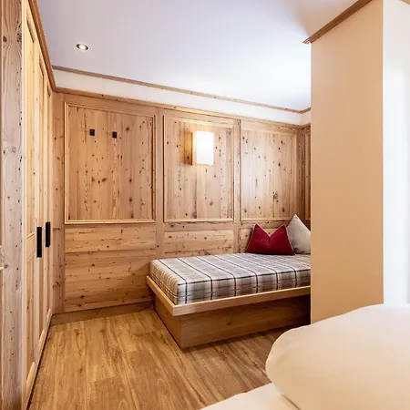 Landhaus St. Joseph Апарт-отель Майрхофен