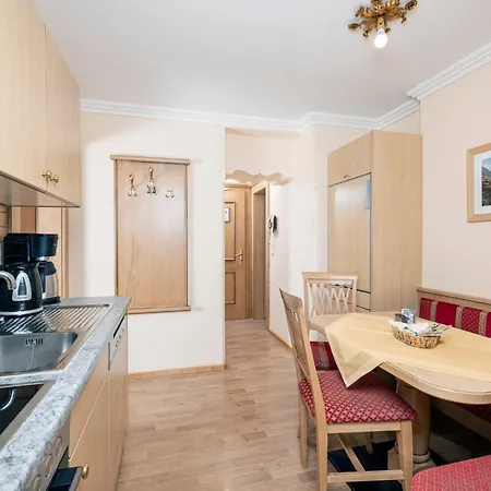 Ξενοδοχείο με διαμερίσματα St. Joseph 4*