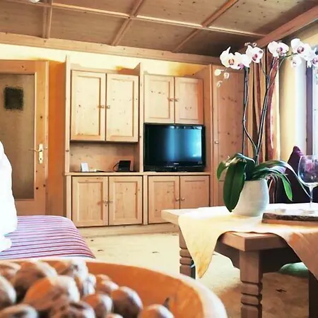 Landhaus St. Joseph Апарт-отель Майрхофен